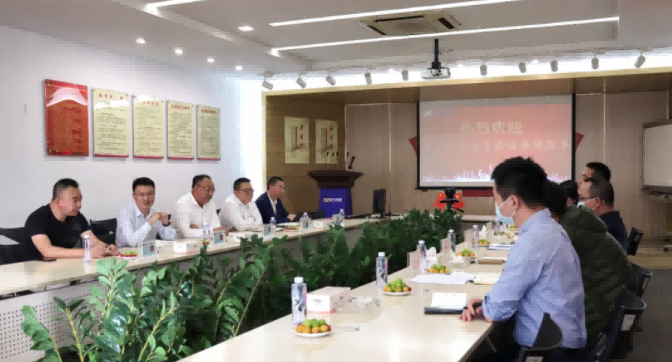 东莞市工信局与镇经发局领导莅临彩运网电缆参观指导